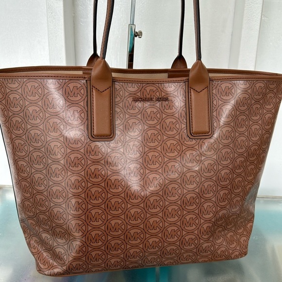 Michael Kors Bag Signature Logo Tote - Picture 3 of 17